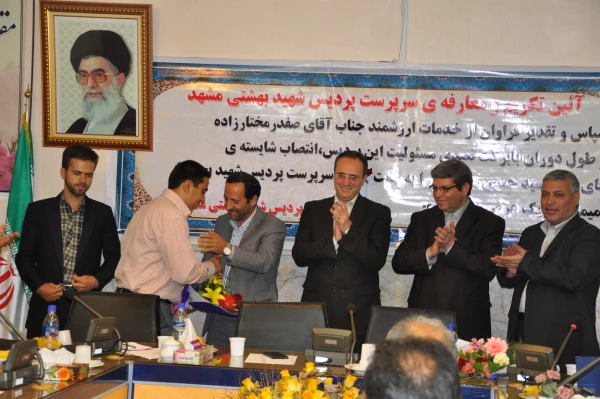 دکتر مهرمحمدی در آیین نامه معارفه سرپرست پردیس شهید بهشتی مشهد:

ایجاد فرصت های آزاد اندیشی دانشجو معلمان، از مطالبات جدی دانشگاه فرهنگیان است 2