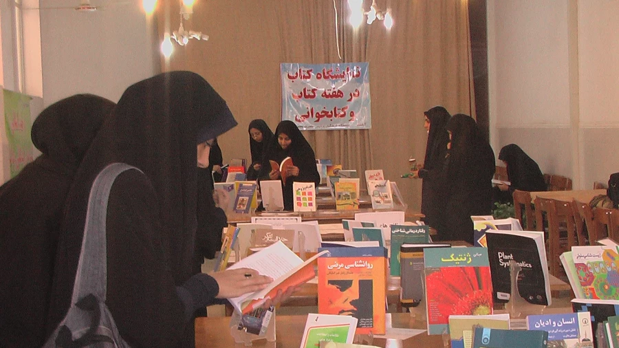 فعالیتهای هفته کتاب و کتابخوانی

 9