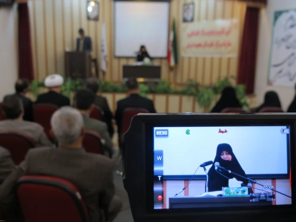 عصر روز شنبه مورخ1394/4/13 مراسم معارفه سرپرست جدید پردیس حضرت معصومه (س) در سالن اجتماعات این پردیس برگزار شد.

برگزاری مراسم تکریم سرکارخانم ثابتی ومعارفه سرکار خانم دکتر شریفی به عنوان سرپرست پردیس حضرت معصومه(س) 3