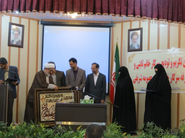 عصر روز شنبه مورخ1394/4/13 مراسم معارفه سرپرست جدید پردیس حضرت معصومه (س) در سالن اجتماعات این پردیس برگزار شد.

برگزاری مراسم تکریم سرکارخانم ثابتی ومعارفه سرکار خانم دکتر شریفی به عنوان سرپرست پردیس حضرت معصومه(س) 5