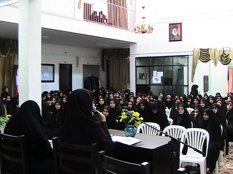 اولین نشست صمیمی مسئولان دانشگاه با دانشجویان پردیس حضرت معصومه سلام الله علیها در تاریخ 13 مهر ماه 1394 2