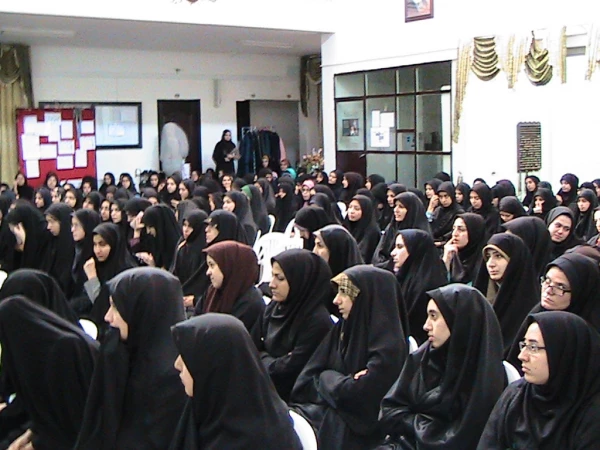 اولین نشست صمیمی مسئولان دانشگاه با دانشجویان پردیس حضرت معصومه سلام الله علیها در تاریخ 13 مهر ماه 1394 3