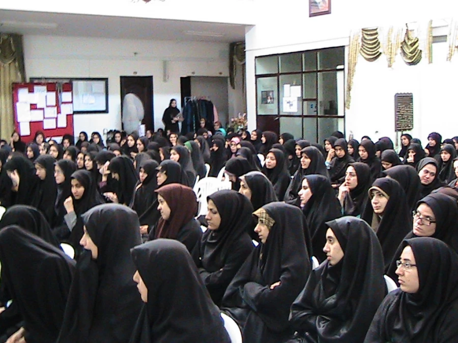 اولین نشست صمیمی مسئولان دانشگاه با دانشجویان پردیس حضرت معصومه سلام الله علیها در تاریخ 13 مهر ماه 1394 3