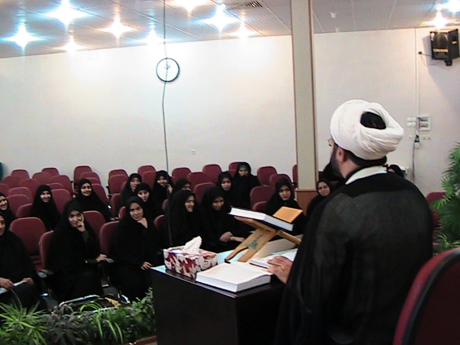 اولین  جلسه مسئولین نهاد رهبری با اعضای مرکزی کانون ها 2