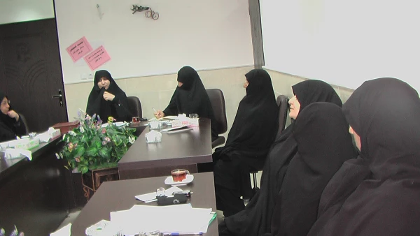 نشست صمیمی سرکار خانم دکتر شریفی سرپرست محترم پردیس با کارکنان 4