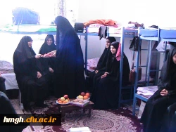 نشست صمیمی سرکار خانم دکتر شریفی  سرپرست محترم پردیس حضرت معصومه سلام الله علیها  به همراه کارشناسان  محترم در اتاق خوایگاه دانشجویی در عصر روز دانشجو 4