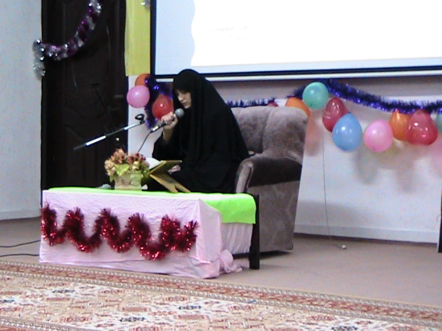 تلاوت آیاتی از قرآن توسط قاری برترکشوری سرکار خانم فاطمه پیروی