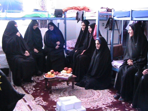 نشست صمیمی سرپرست  و کارکنان پردیس از ساعت 14 الی 18با دانشجومعلمان خوابگاهی