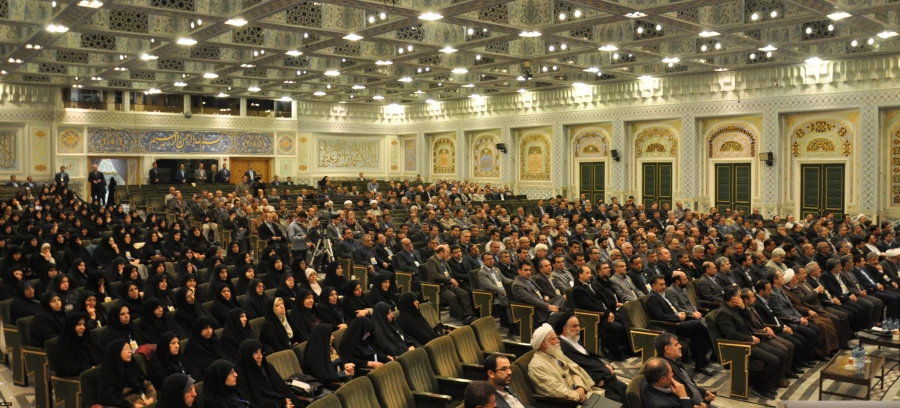 تقدیر و تشکر سرکار خانم دکتر شریفی از آقای دکتر مهرمحمدی سرپرست دانشگاه فرهنگیان جهت برگزاری اولین اجلاس سراسری اعضای هیات علمی دانشگاه فرهنگیان در مشهد مقدس  3