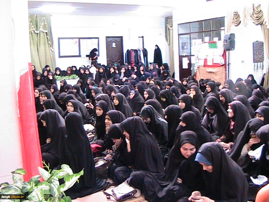 گزارش برنامه شبانگاهی ویژه دهه فجر در  خوابگاه پردیس حضرت معصومه سلام الله علیها  مورخ شنبه17/11/94 2