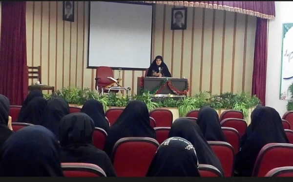 گزارش برنامه شبانگاهی ویژه دهه فجر در  خوابگاه پردیس حضرت معصومه سلام الله علیها  مورخ شنبه17/11/94 2