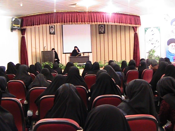 گزارش نشست مسئولین با دانشجومعلمان رشته ادبیات عرب مورخ 25 بهمن ماه در سالن اجتماعات  3