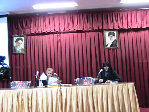 شرکت دانشجو معلمان در نشست  علمی تخصصی کاربست نظریه تحلیل گفتمان در پژوهش در جامعه الزهرا (س)  2