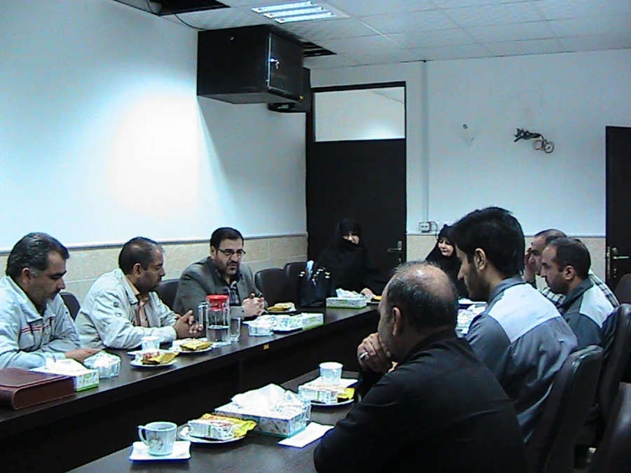 جلسه مسئولین پردیس حضرت معصومه (س) با همکاران مورخ 6/12/94 2