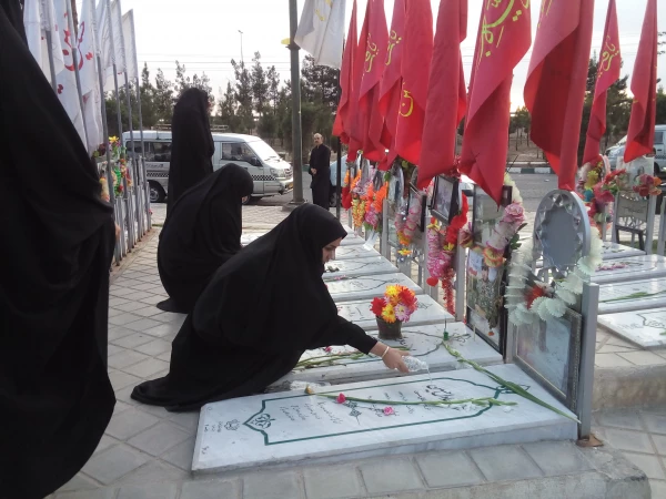 زیارت قبور شهدای مدافع حرم توسط کانون سیره شهدا، زیر نظر نهاد نمایندگی مقام معظم رهبری 3