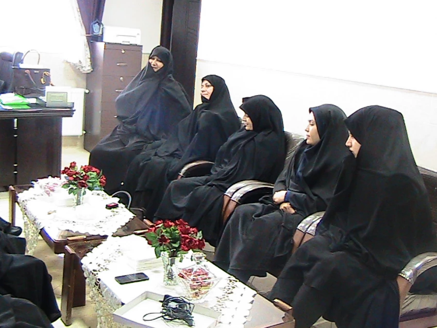 گزارش نشست صمیمی جمعی از اساتید وکارکنان دانشگاه فرهنگیان پردیس حضرت معصومه (س) با ریاست محترم این پردیس در آغازین روزهای کاری سال جدید 2