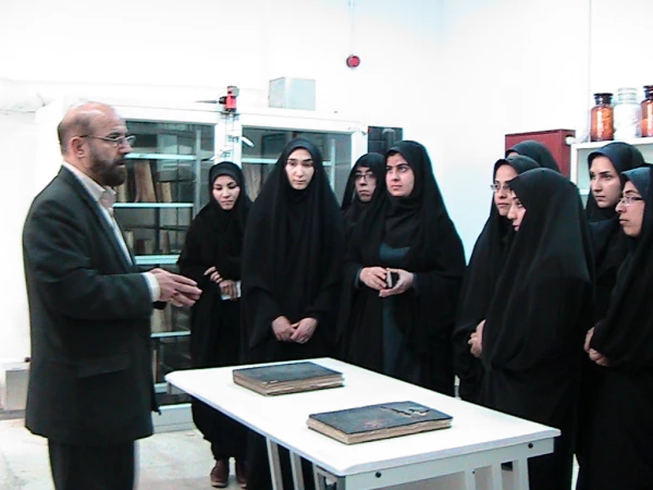 بازدید از کتابخانه آیت الله مرعشی نجفی توسط دانشجو معلمان 4