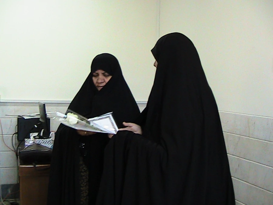 تقدیر سرپرست پردیس حضرت معصومه (س) سرکار خانم دکتر شریفی از اساتید گرانقدر در روز  معلم  2