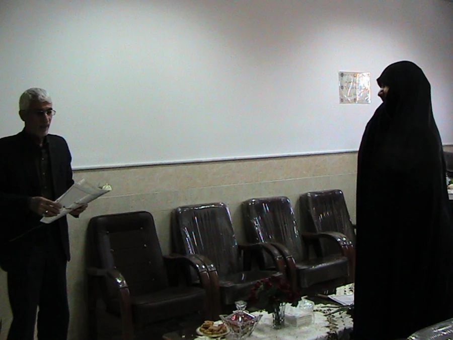 تقدیر سرپرست پردیس حضرت معصومه (س) سرکار خانم دکتر شریفی از اساتید گرانقدر در روز  معلم  2