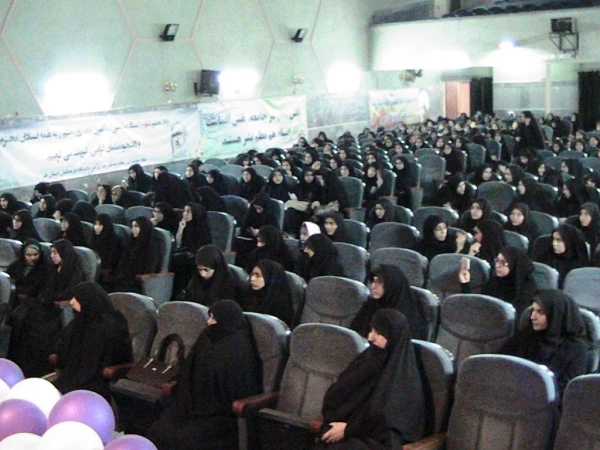 برگزاری همایش هفته بزرگداشت مقام والای معلم در سالن سینما تربیت 4