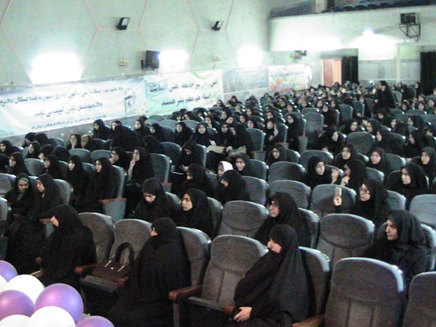 برگزاری همایش هفته بزرگداشت مقام والای معلم در سالن سینما تربیت 4