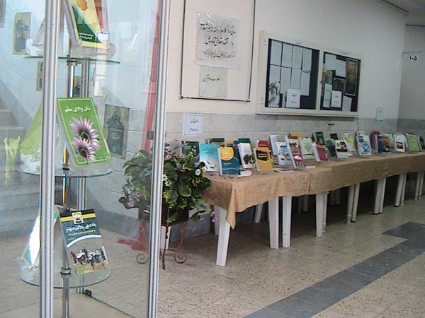 برگزاری نمایشگاه تازه های کتاب در سالن آموزشی به مناسبت هفته بزرگداشت معلم 2