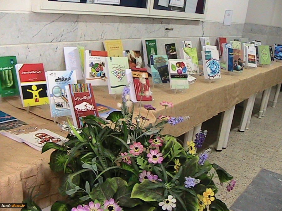 برگزاری نمایشگاه تازه های کتاب در سالن آموزشی به مناسبت هفته بزرگداشت معلم 5