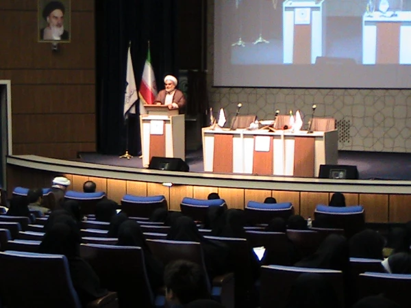 برگزاری همایش جمعیت (چالشها ، تهدیدها) در سالن همایشهای مرکز  مدیریت حوزه های علمیه  خواهران 2