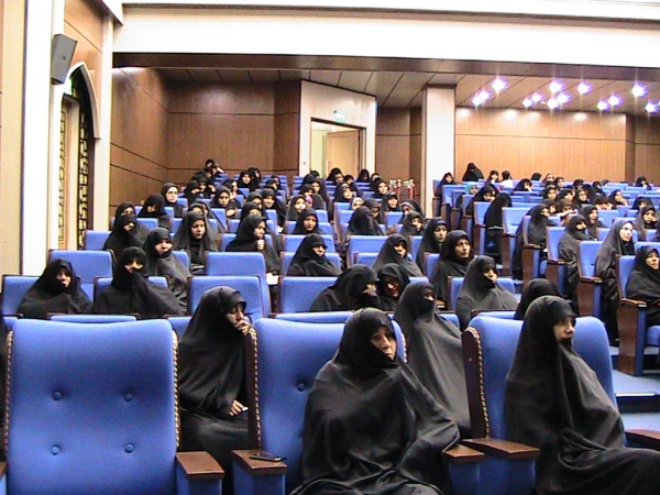 برگزاری همایش جمعیت (چالشها ، تهدیدها) در سالن همایشهای مرکز  مدیریت حوزه های علمیه  خواهران 2