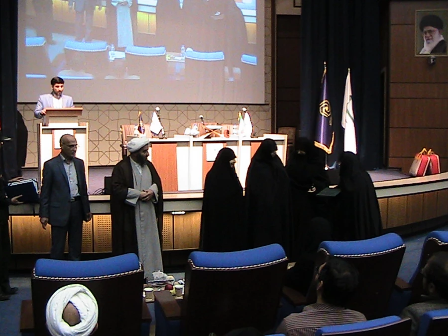 برگزاری همایش جمعیت (چالشها ، تهدیدها) در سالن همایشهای مرکز  مدیریت حوزه های علمیه  خواهران 2