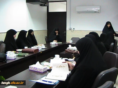 جلسه هفتگی قرآن کریم با محوریت تحقیق و پژوهش در آیات نورانی کلام الله مجید با حضور اساتید و  پرسنل دانشگاه فرهنگیان(پردیس حضرت معصومه سلام الله علیها)