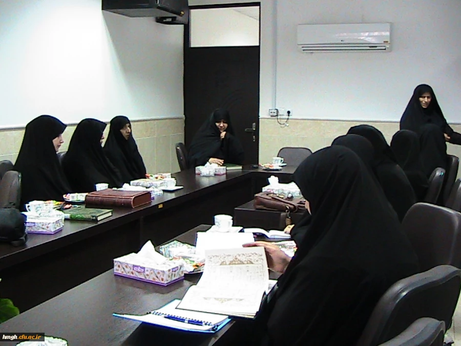 جلسه هفتگی قرآن کریم با محوریت تحقیق و پژوهش در آیات نورانی کلام الله مجید با حضور اساتید و  پرسنل دانشگاه فرهنگیان(پردیس حضرت معصومه سلام الله علیها)  2