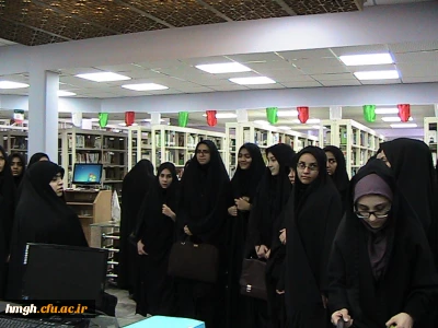 بازدید دانشجو معلمان از کتابخانه عمومی آیت الله خامنه ای (مدظله) به مناسبت گرامیداشت هفته کتاب و کتابخوانی