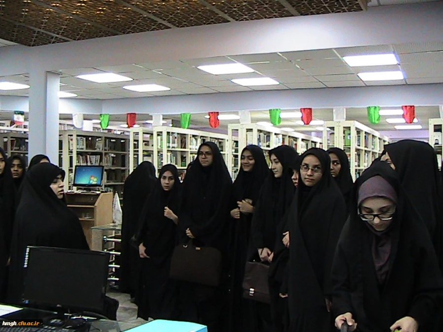بازدید دانشجو معلمان از کتابخانه عمومی آیت الله خامنه ای (مدظله ) در روز 24 آبان1395  2
