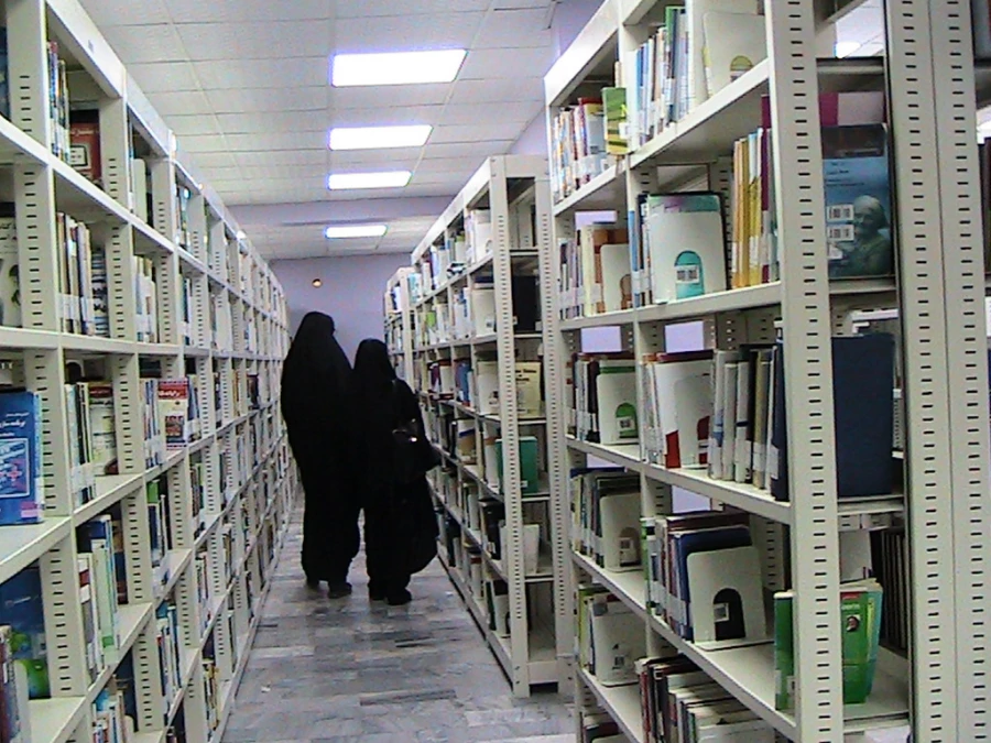 بازدید دانشجو معلمان از کتابخانه عمومی آیت الله خامنه ای (مدظله ) در روز 24 آبان1395  2