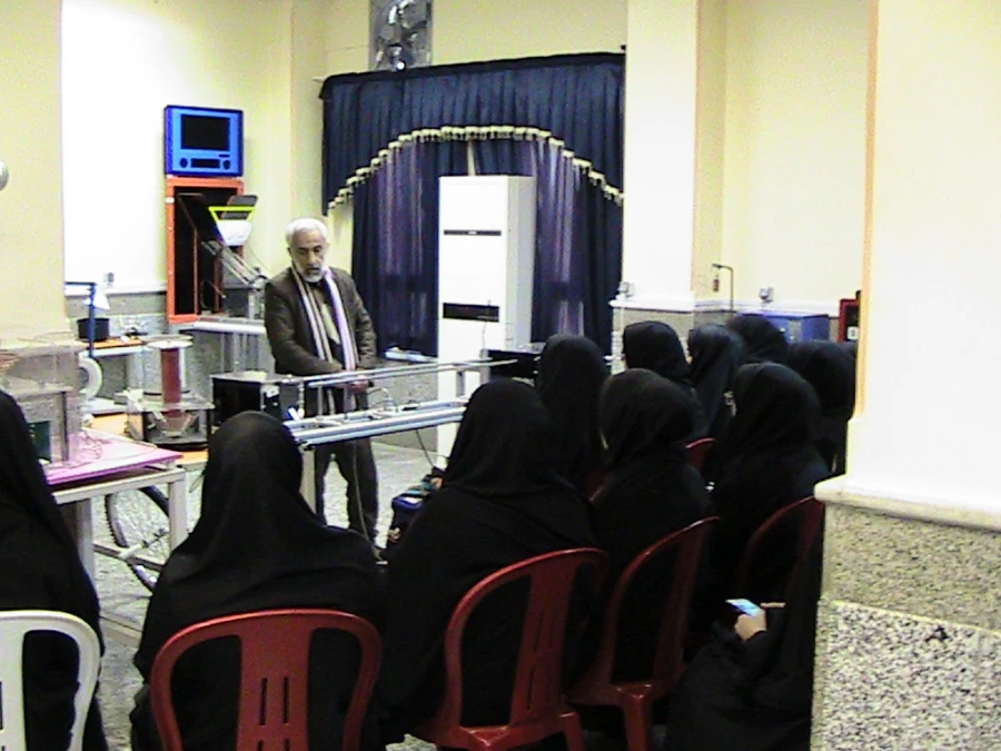 بازدید علمی دانشجو معلمان  از خانه علوم و فنون  استان قم  3