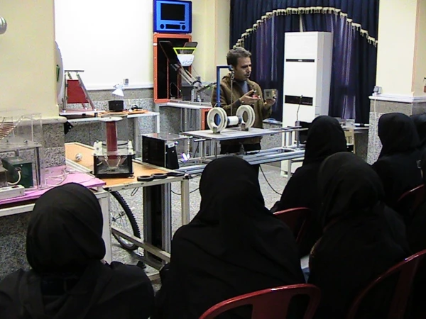 بازدید علمی دانشجو معلمان  از خانه علوم و فنون  استان قم  4