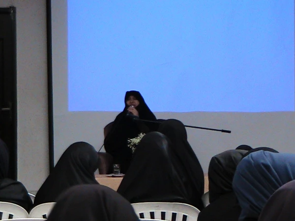 برگزاری نشست صمیمی سرپرست پردیس حضرت معصومه (س) با دانشجویان در ساعت فرهنگی 2