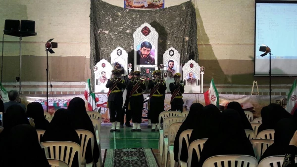 اجرای سرود جمهوری اسلامی ایران و سرودهای مرتبط با شهدا تو سط گروه موزیک لشگر علی  بن ابیطالب (ع)