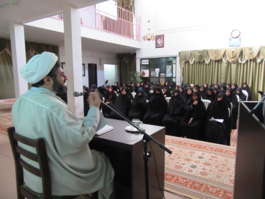 مراسم بزرگداشت هفته پژوهش وروز وحدت حوزه و دانشگاه  2