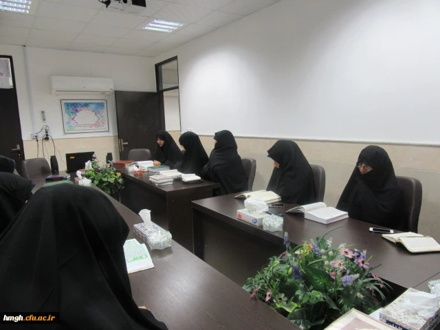 برگزاری جلسه جزء خوانی و تفسیر قرآن کریم به مناسبت ماه مبارک رمضان

 2