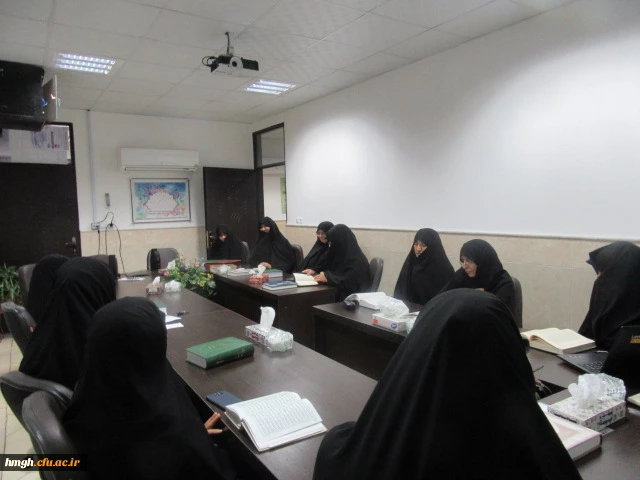 برگزاری جلسه جزء خوانی و تفسیر قرآن کریم به مناسبت ماه مبارک رمضان -

 2