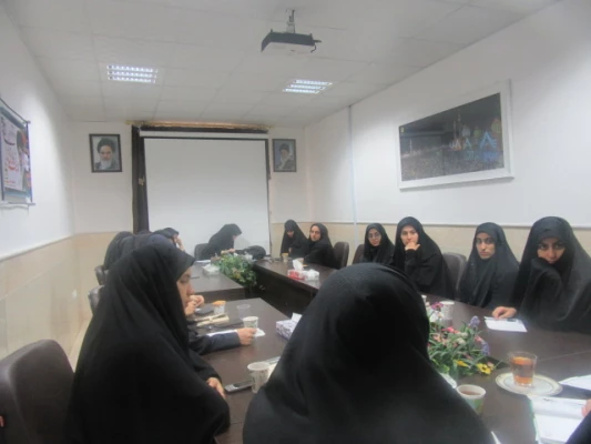 برگزاری نشست مسؤولان پردیس حضرت معصومه(س) با اعضای کانون ها، انجمن های علمی و تشکل های دانشجویی 2