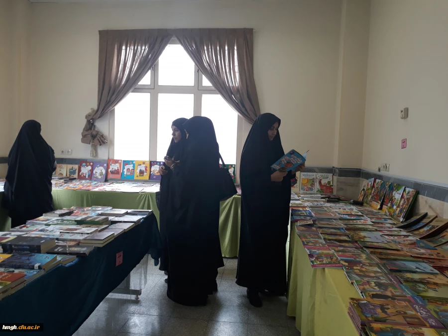 بازدید دانشجومعلمان از نمایشگاه کتاب دانشکده هدی 2