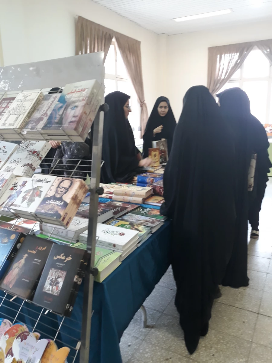 بازدید دانشجومعلمان از نمایشگاه کتاب دانشکده هدی 4