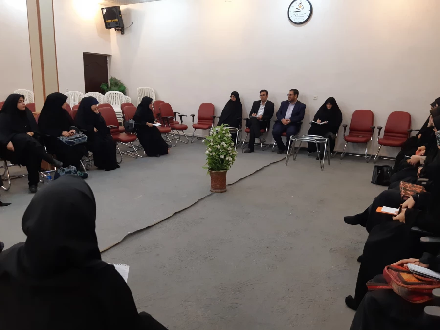 دومین نشست مسؤولان پردیس حضرت معصومه(س) با نمایندگان دانشجویی  2