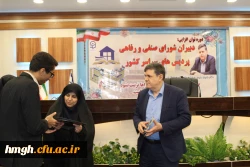 در نشست صمیمی دکتر خنیفر با دبیران شورای صنفی دانشجویان:
کسب رضایت دانشجومعلمان و ارتقاء کیفیت از مسئولیت های اصلی مدیریت
 2