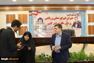 در نشست صمیمی دکتر خنیفر با دبیران شورای صنفی دانشجویان:
کسب رضایت دانشجومعلمان و ارتقاء کیفیت از مسئولیت های اصلی مدیریت