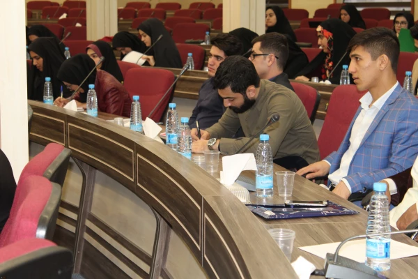 در نشست صمیمی دکتر خنیفر با دبیران شورای صنفی دانشجویان:
کسب رضایت دانشجومعلمان و ارتقاء کیفیت از مسئولیت های اصلی مدیریت
 3