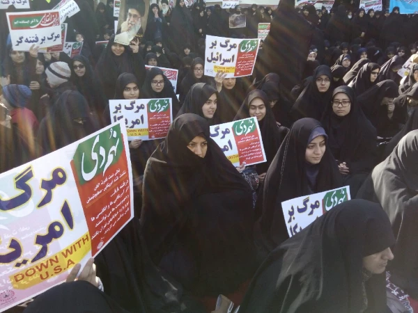 حضور اساتید، کارکنان و دانشجومعلمان پردیس حضرت معصومه(س) در راهپیمایی عظیم 9 دی روز تجدید میثاق با ولایت 2